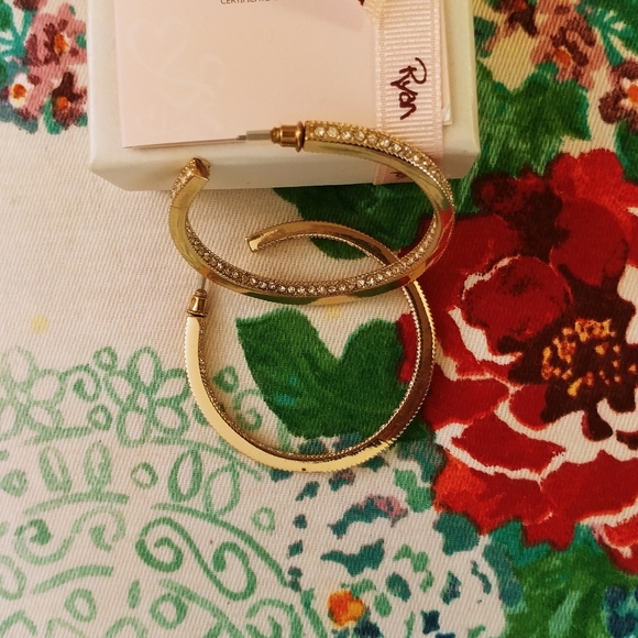 GUESS & Korean earings - Picture 3 of 5